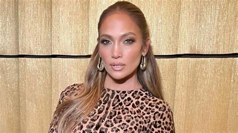 jlo tits|Jennifer Lopez Posed Topless for National Stress Awareness。